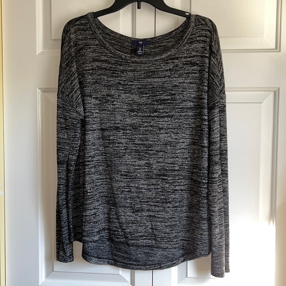 Gap Crew/Scoop Neck Top